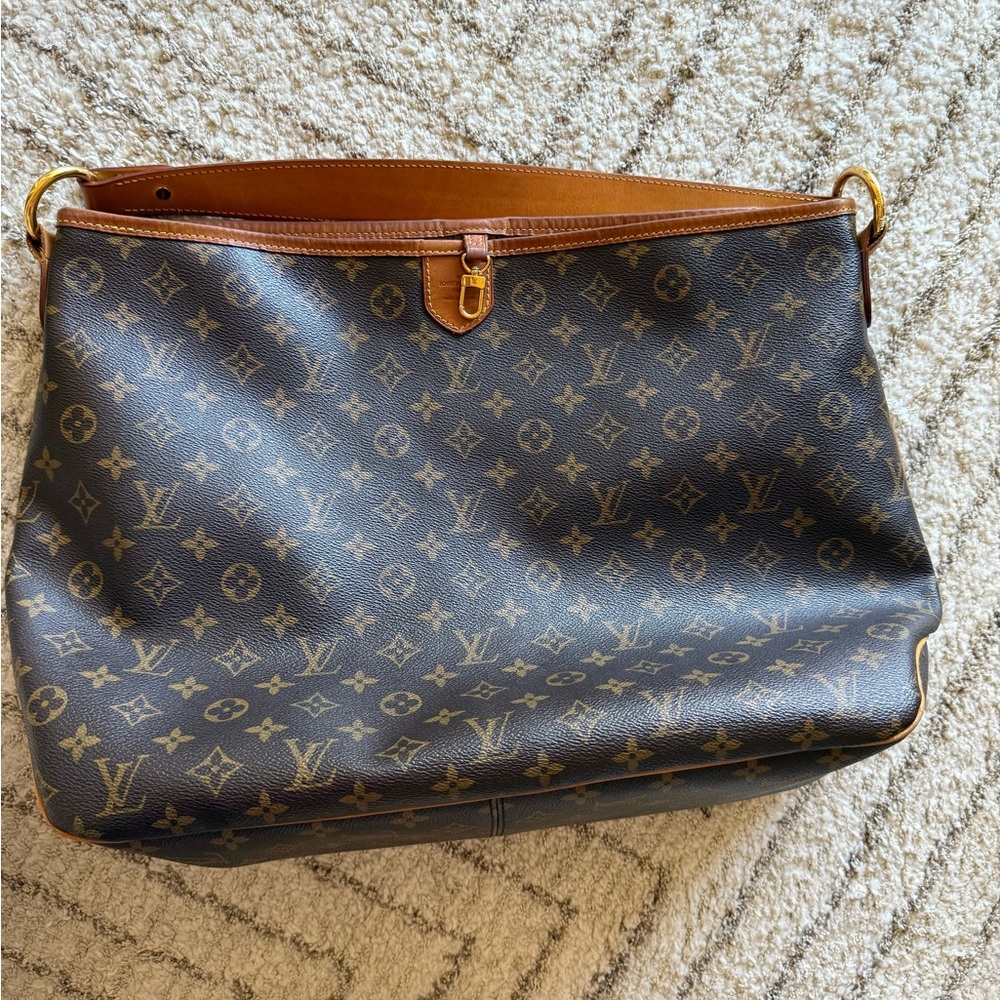 💯% Authentic Louis Vuitton large
